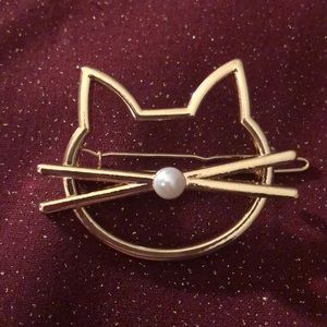 Gold tone cat 🐱 hair clip.